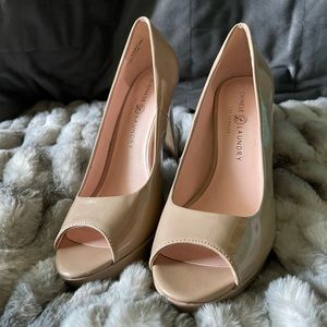 Nude Pumps